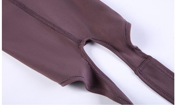 JUST A TIE Naked Feel Yoga Dancer Capri Pants for women, featuring 4-way stretch, inner pocket, and calf-length design in a stylish athletic look.