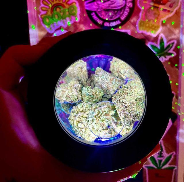 MasonBrite Magnified Light Jar Display Stash Kit v3.0 with LED lid and airtight screw-on lid, showcasing cannabis storage.