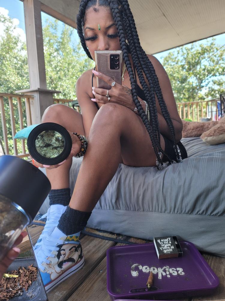 MasonBrite Magnified Light Jar Display Stash Kit v3.0 with LED lid and airtight screw-on lid, showcasing cannabis storage.