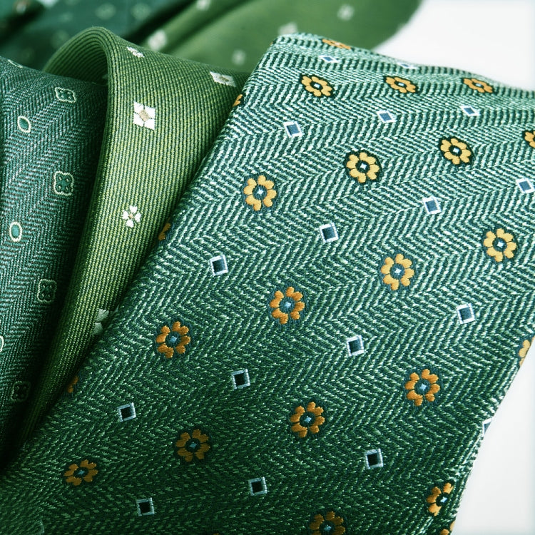 Men's formal floral tie made of polyester silk, featuring intricate jacquard patterns, ideal for business and casual occasions.