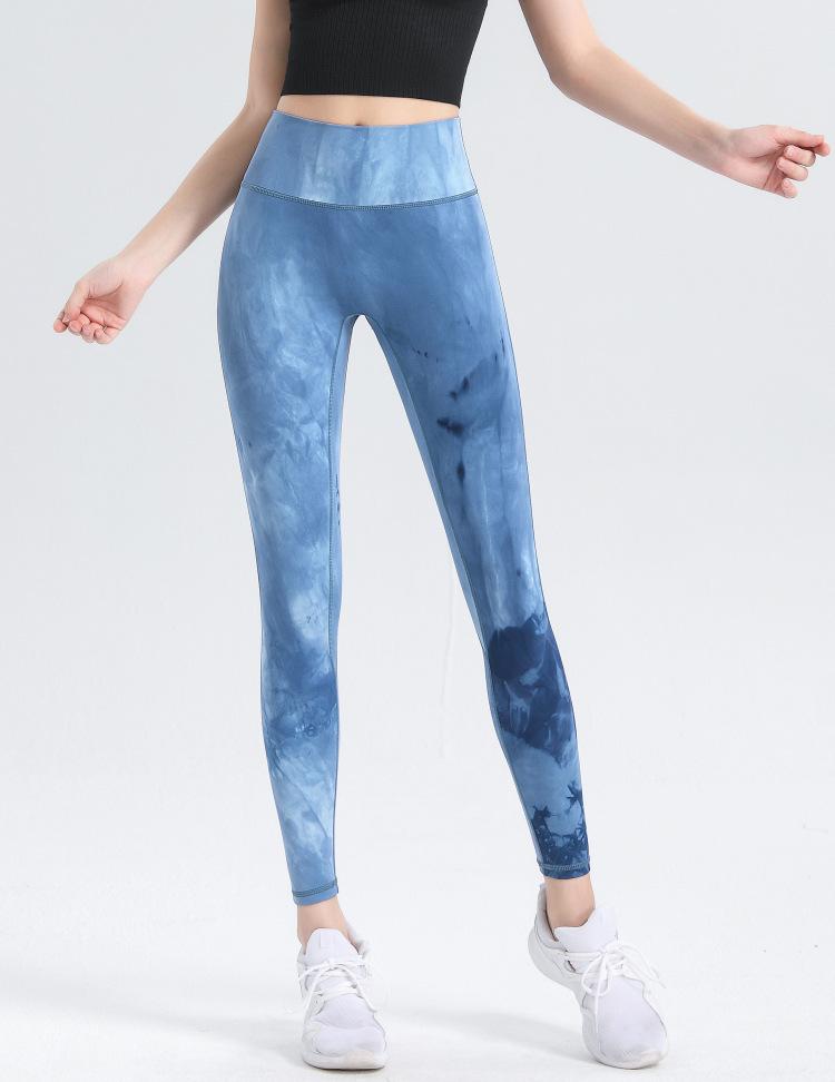 Naked Feel Running Fitness Scrunch Legging for women, featuring a no camel toe design, stretchy fabric, and ankle-length fit, ideal for workouts.