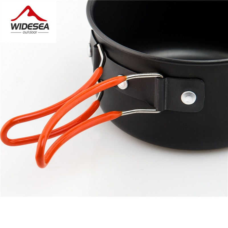 Non-stick pots and pans set for outdoor cooking, featuring aluminum alloy material and a heart-shaped design, ideal for camping and hiking.
