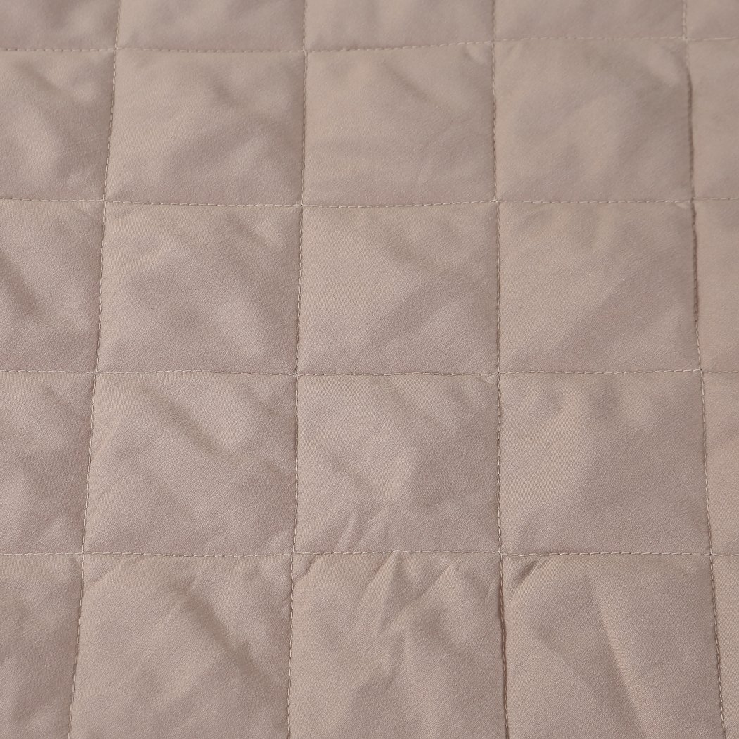 Two reusable waterproof pet training pads measuring 70x80 cm, designed for puppies and cats, featuring a soft surface and waterproof backing.