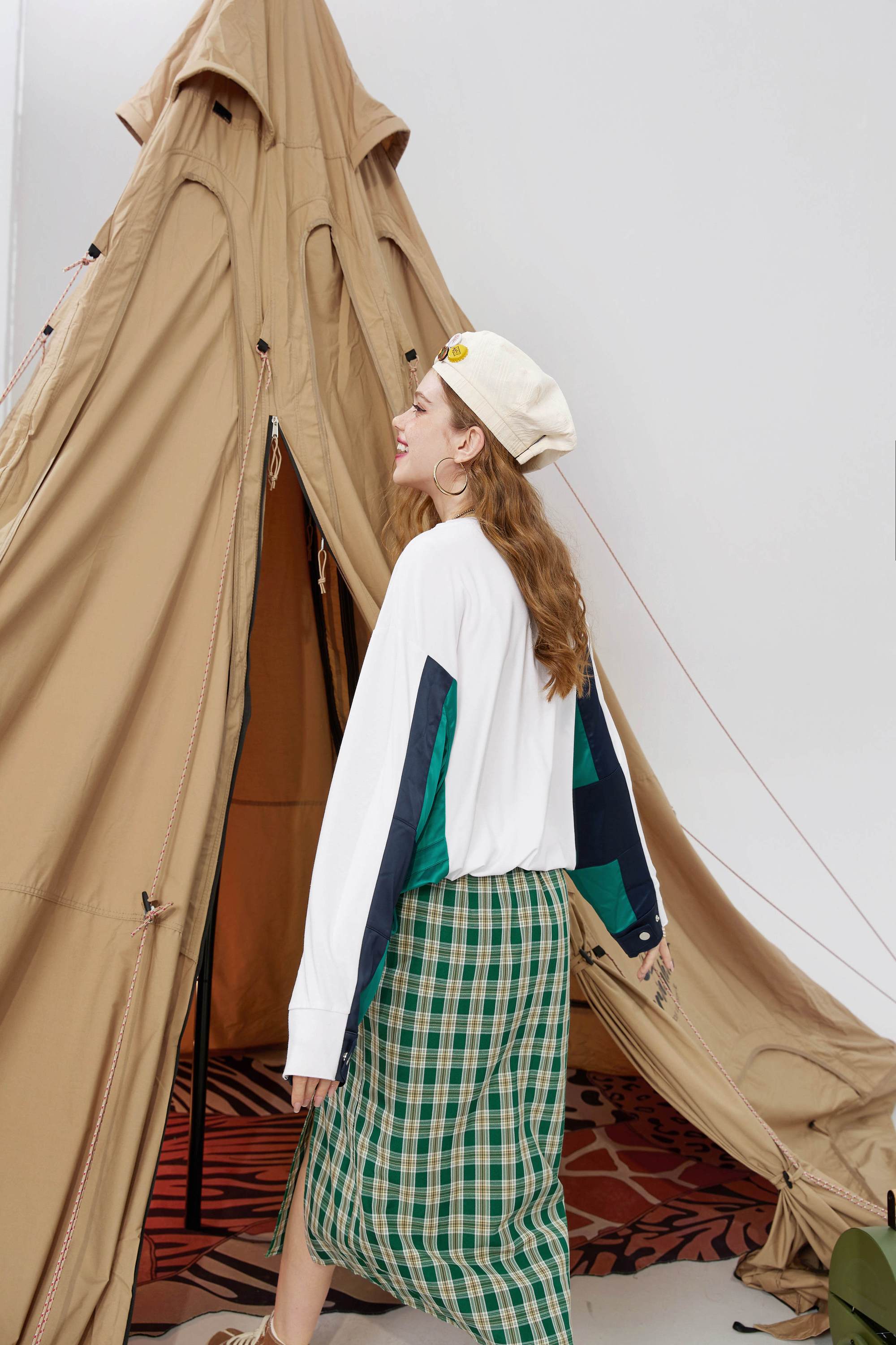 Plaid British high waist midi skirt featuring a chic split hem, perfect for autumn fashion.