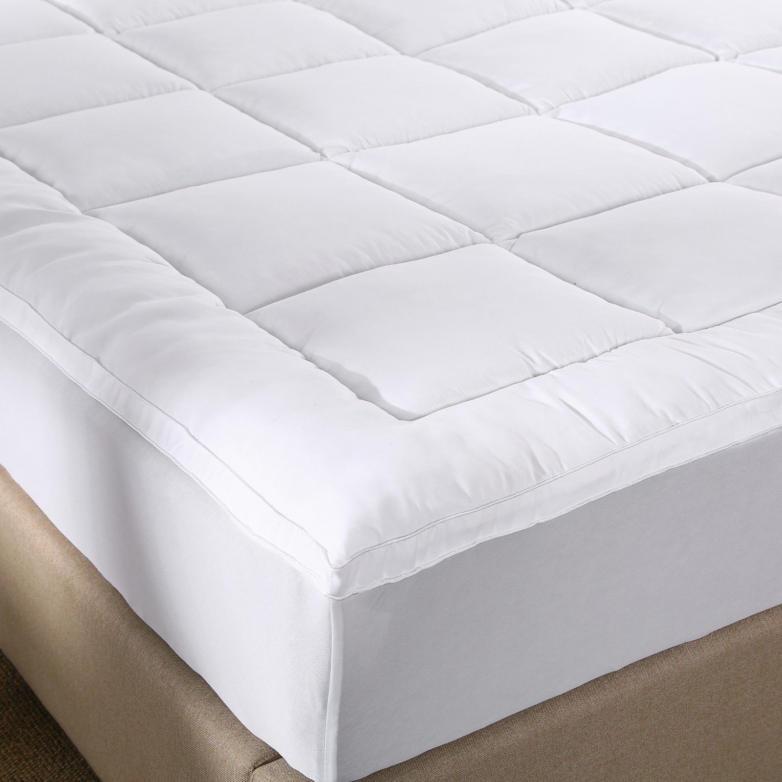 Royal Comfort 1000GSM Memory Mattress Topper Cover Protector Underlay with plush microfibre filling and fitted skirt.