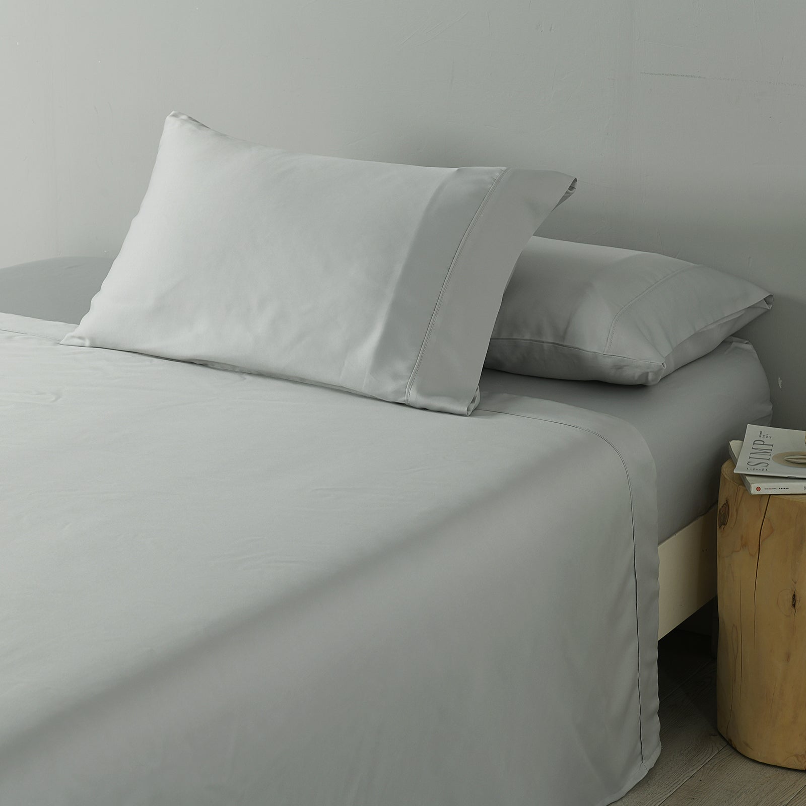 Royal Comfort 600 Thread Count Cooling Ultra Soft Tencel Eucalyptus sheets set, featuring a fitted sheet, flat sheet, and two pillowcases in elegant design.