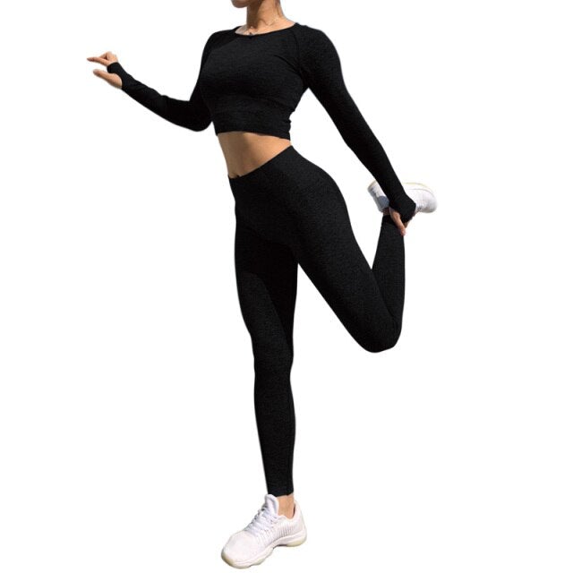 Seamless 2 Pcs Set Women Sport Suit featuring a long sleeve crop top and scrunch butt yoga leggings in a stylish design.