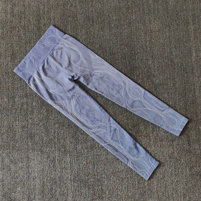 Seamless gym set featuring high waist leggings and sports bra in leopard pattern, available in black, pink, and blue.