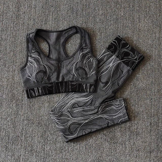 Seamless gym set featuring high waist leggings and sports bra in leopard pattern, available in black, pink, and blue.