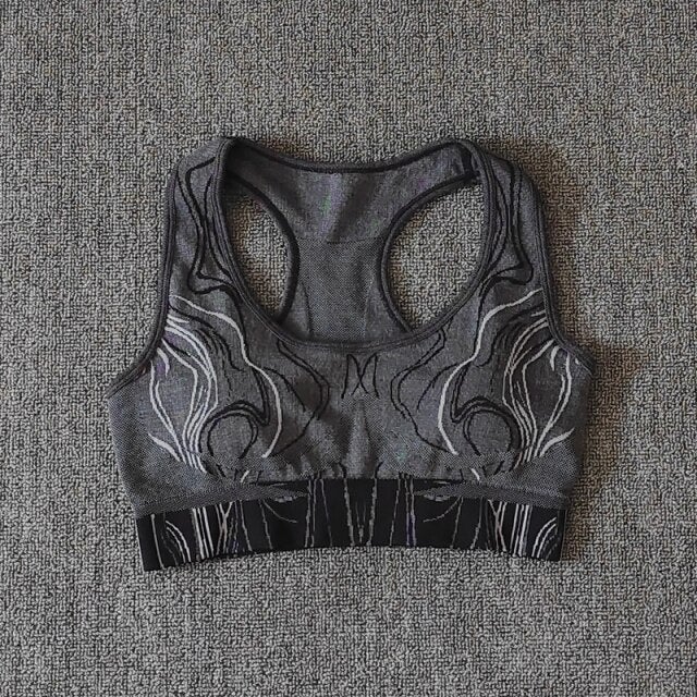 Seamless gym set featuring high waist leggings and sports bra in leopard pattern, available in black, pink, and blue.