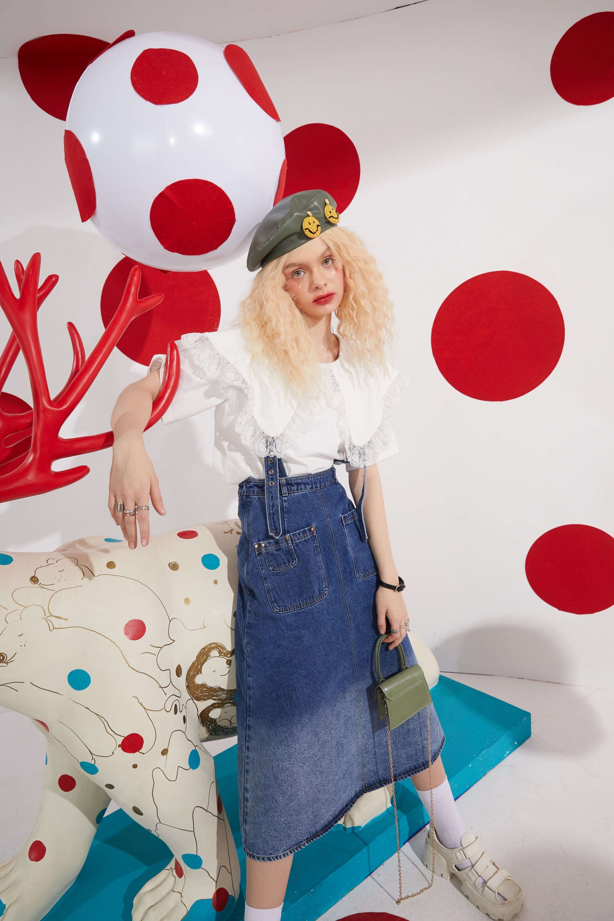 Solid Pure Contrast Lace Casual T-Shirt for women, featuring a minimalist design with short sleeves and a turn-down collar in classic white.