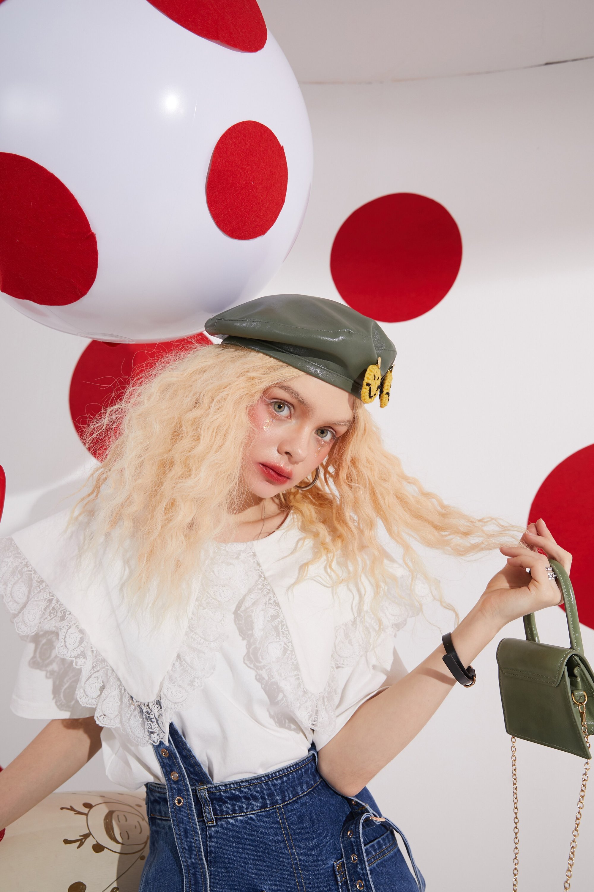 Solid Pure Contrast Lace Casual T-Shirt for women, featuring a minimalist design with short sleeves and a turn-down collar in classic white.