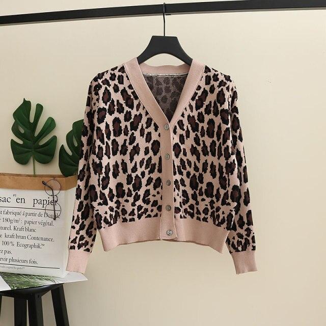 A stylish vintage leopard print knitted sweater for women featuring a V-neck design, perfect for spring and autumn wear.