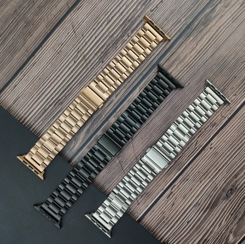 Stainless Steel iWatch Band for Apple Watch Series 8, 7, 6, 5, 4, 3, 2, SE with TPU case, showcasing premium design and adjustable features.