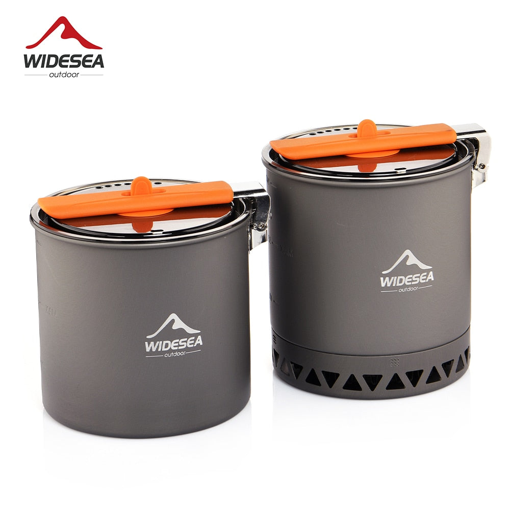 A lightweight 1.6L camping pot made of durable aluminium alloy, perfect for outdoor cooking during hiking and picnics.