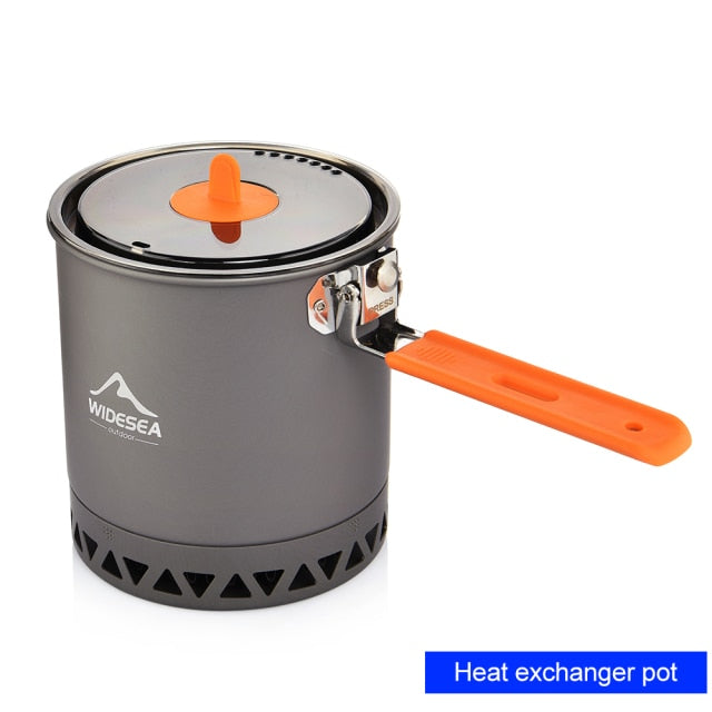 A lightweight 1.6L camping pot made of durable aluminium alloy, perfect for outdoor cooking during hiking and picnics.