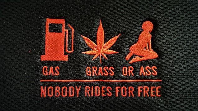 Universal 60/25 Airbag Front Seat Cover in red with blue and white piping, designed for comfort and style.