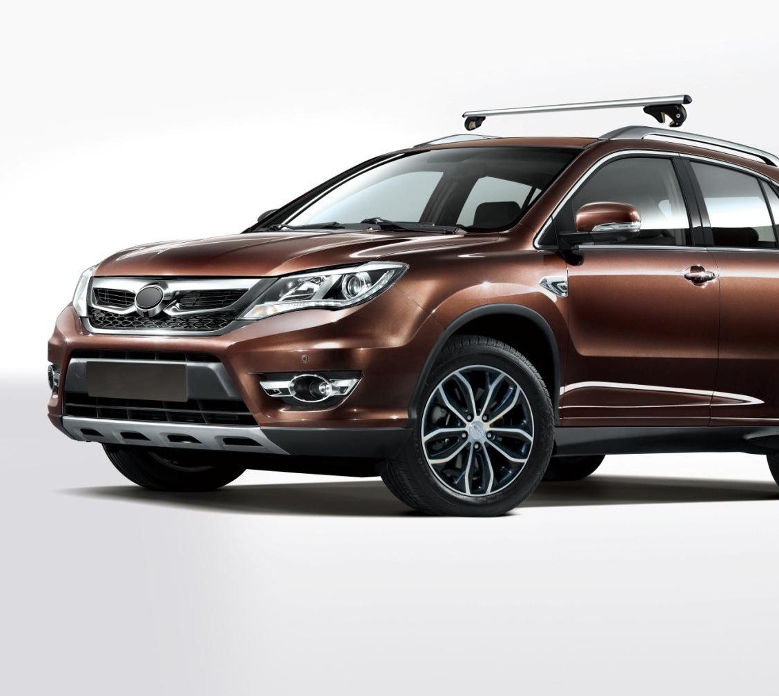 Universal Car Top Roof Rail Rack Cross Bar made of aluminium, featuring a lockable design and adjustable width, suitable for various vehicles.