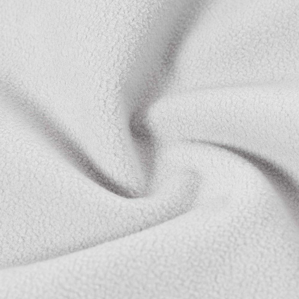 Men's winter cycling jacket made of thermal fleece, featuring windproof and waterproof properties, designed for comfort and performance.