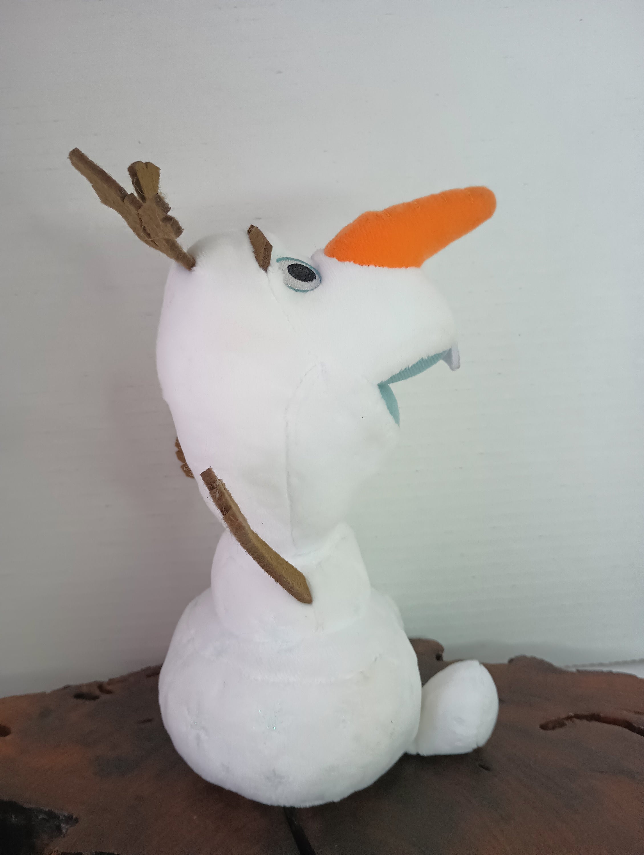 Frozen 9-inch Olaf stuffed animal from Disney, featuring a soft white design, perfect for children aged 3 and above.
