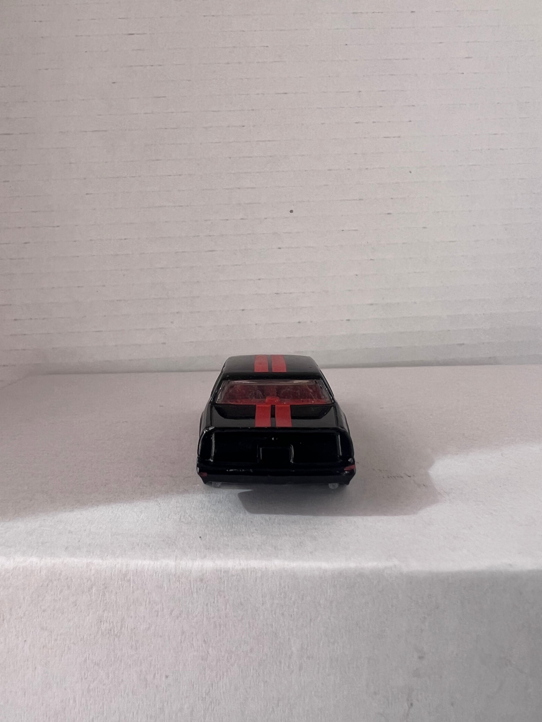 Hot Wheels HW Workshop (2015) set featuring '67 Pontiac GTO and '86 Monte Carlo SS die-cast cars in vibrant colors.