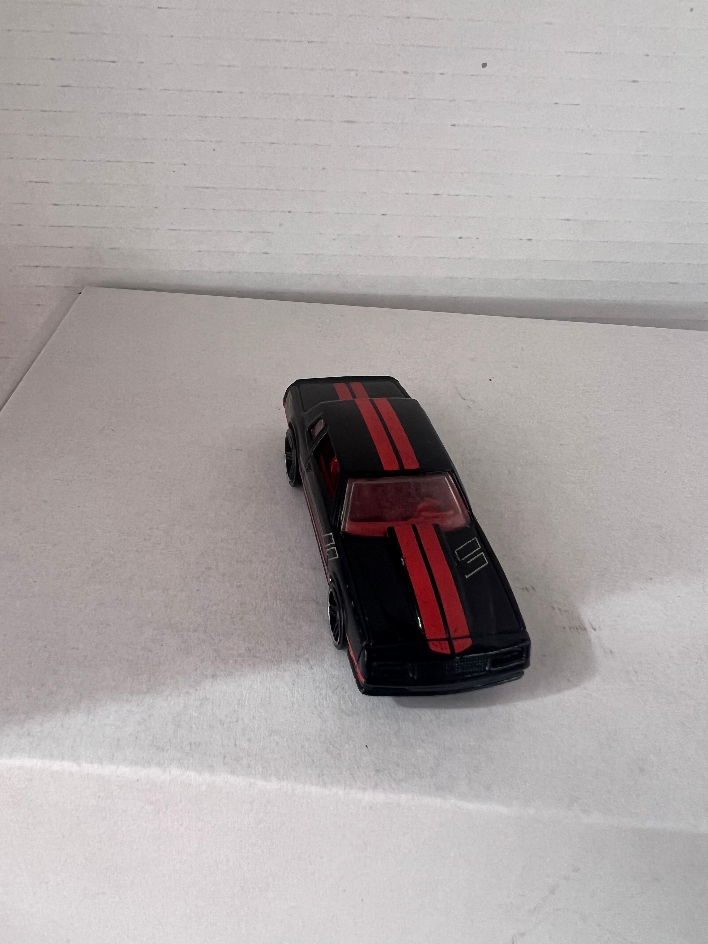 Hot Wheels HW Workshop (2015) set featuring '67 Pontiac GTO and '86 Monte Carlo SS die-cast cars in vibrant colors.