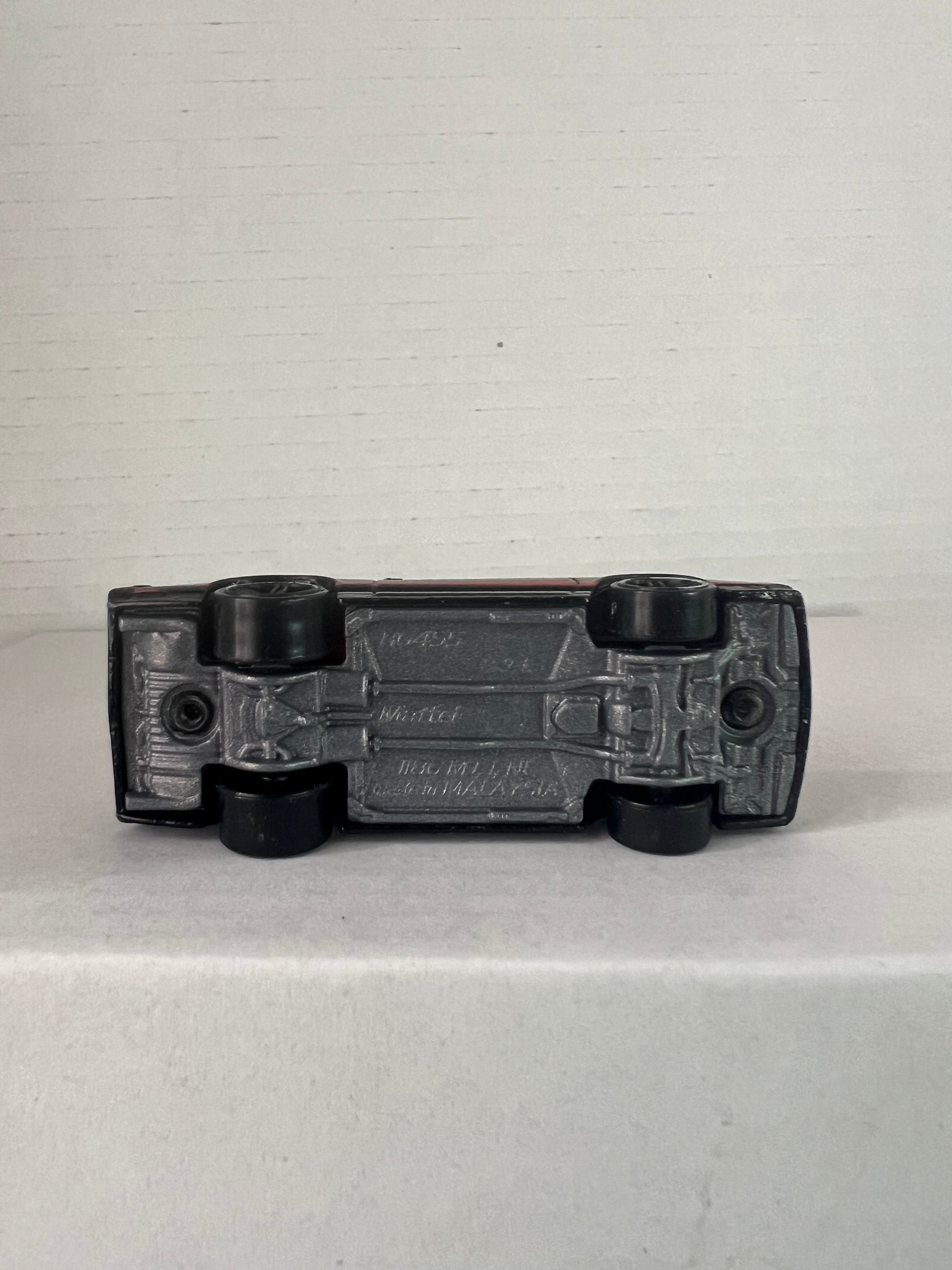 Hot Wheels HW Workshop (2015) set featuring '67 Pontiac GTO and '86 Monte Carlo SS die-cast cars in vibrant colors.