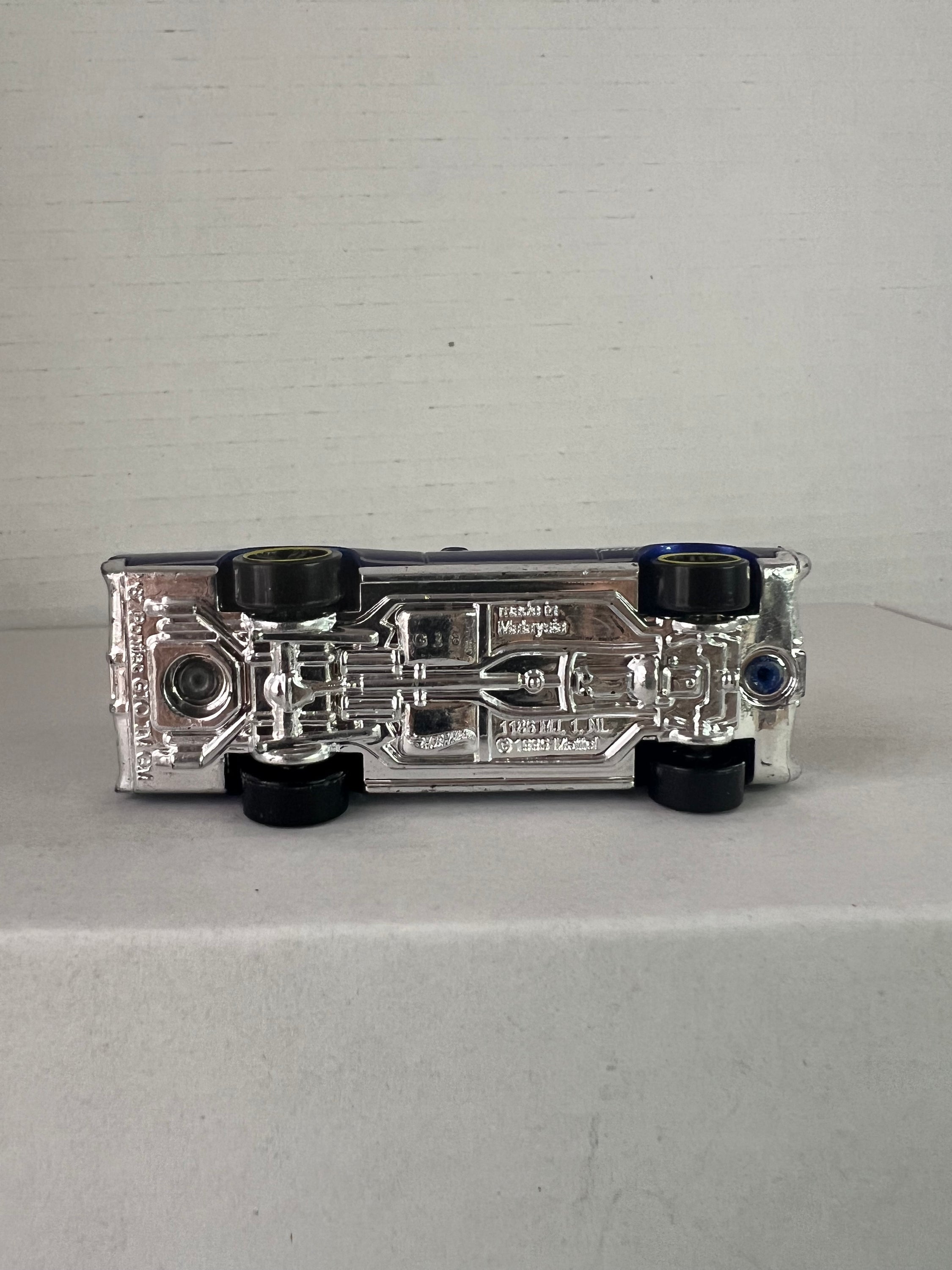 Hot Wheels HW Workshop (2015) set featuring '67 Pontiac GTO and '86 Monte Carlo SS die-cast cars in vibrant colors.