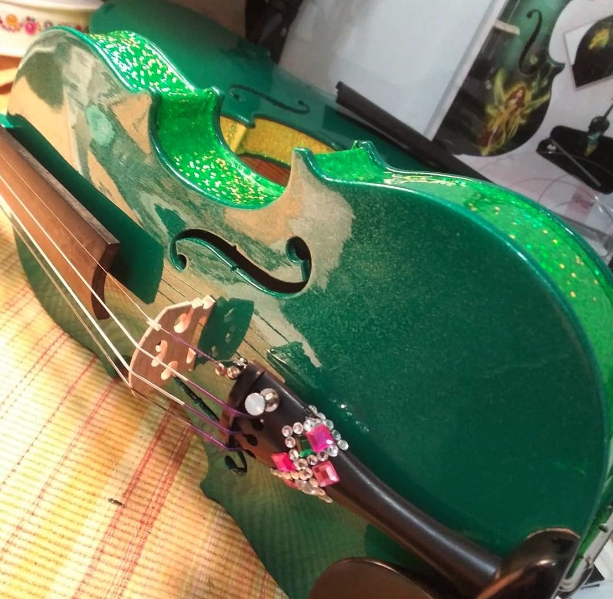 Rozanna's Rock Star Violin Outfit featuring a solid spruce top, maple back, and vibrant holographic glitter finish.