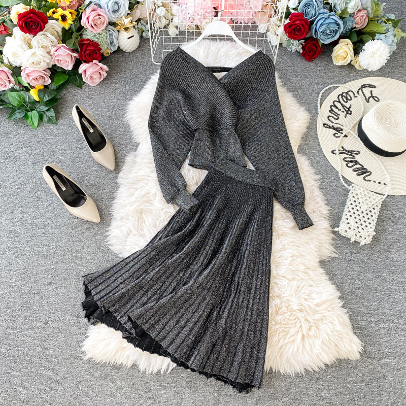 A stylish two-piece autumn and winter suit featuring a V-neck and dolman sleeves, made from bright silk knit fabric, available in various colors.