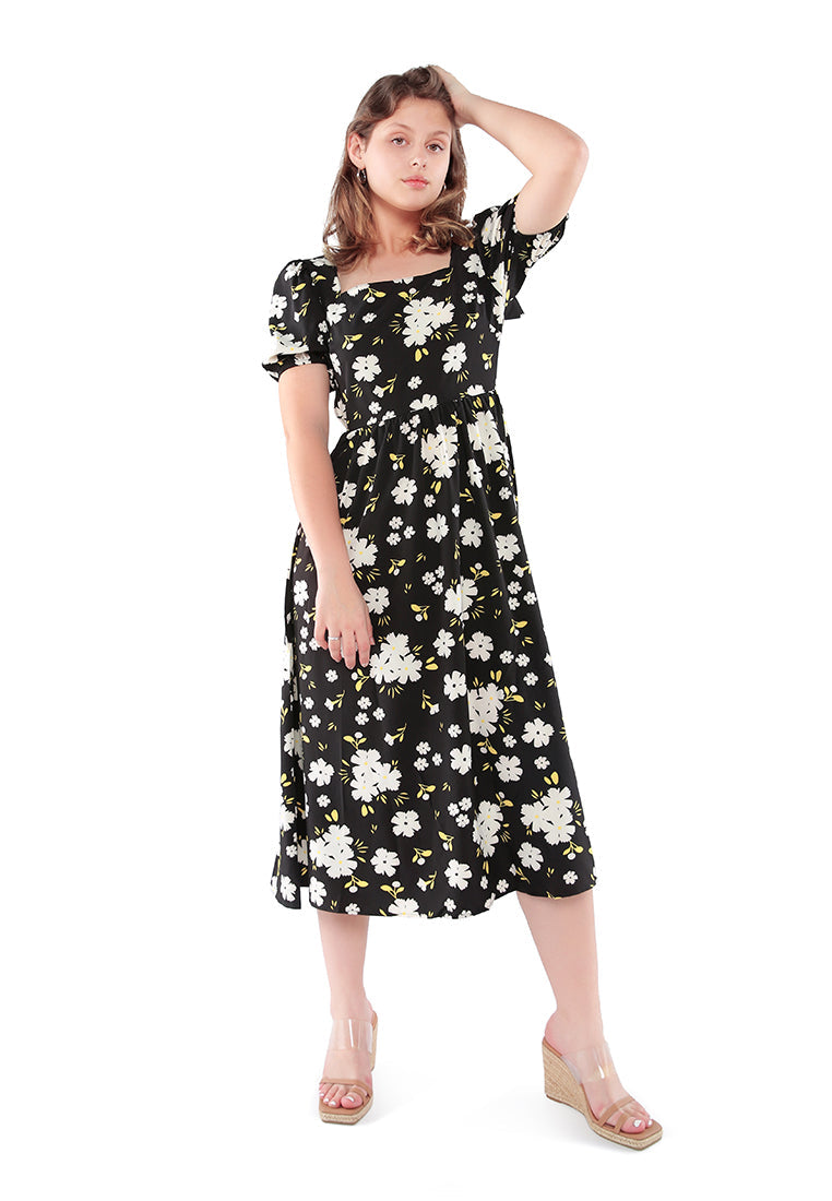 A stylish Floral Puff Sleeves Open Back Dress featuring short puffy sleeves, a square neck, and a vibrant floral print, perfect for spring outings.