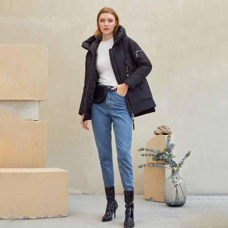 A stylish casual hooded women winter coat parka with zipper pockets, padded design, and full-length sleeves, perfect for winter wear.