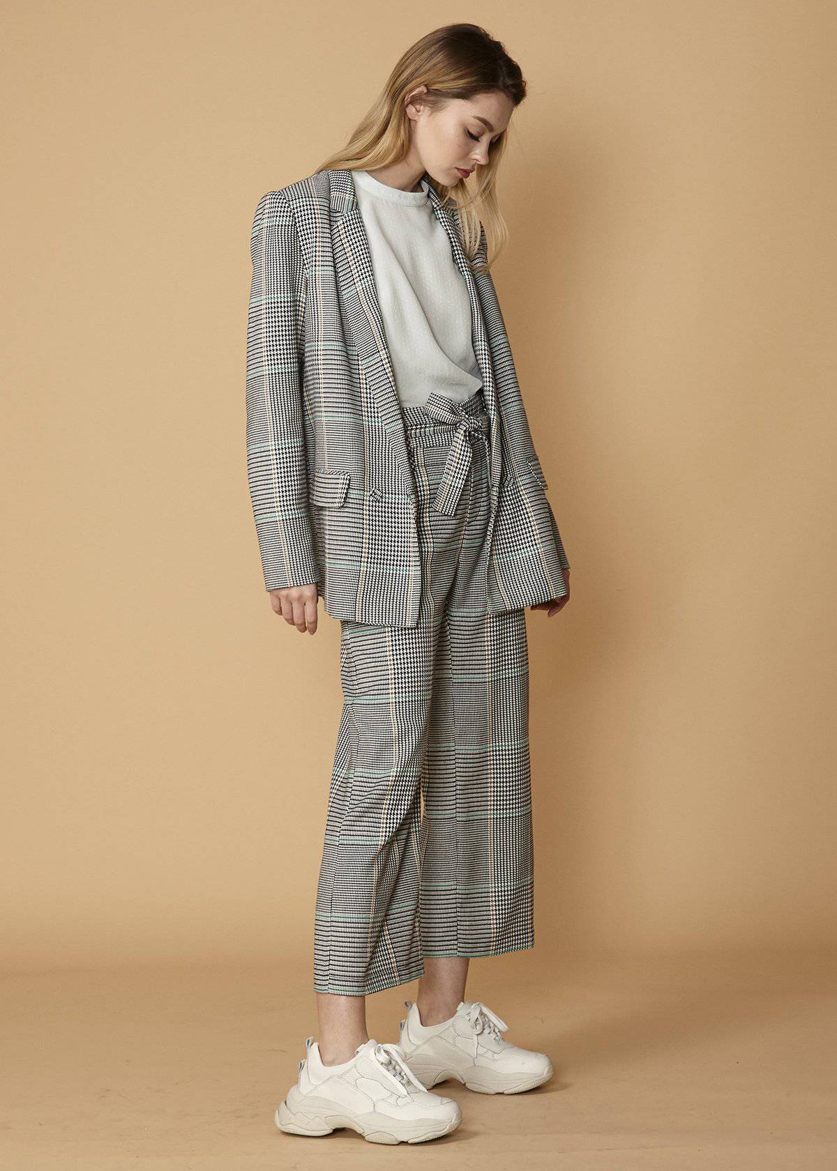 Women's Glen Plaid Blazer in Fall Glen featuring a semi double-breasted design and two front pockets, made from houndstooth plaid fabric.
