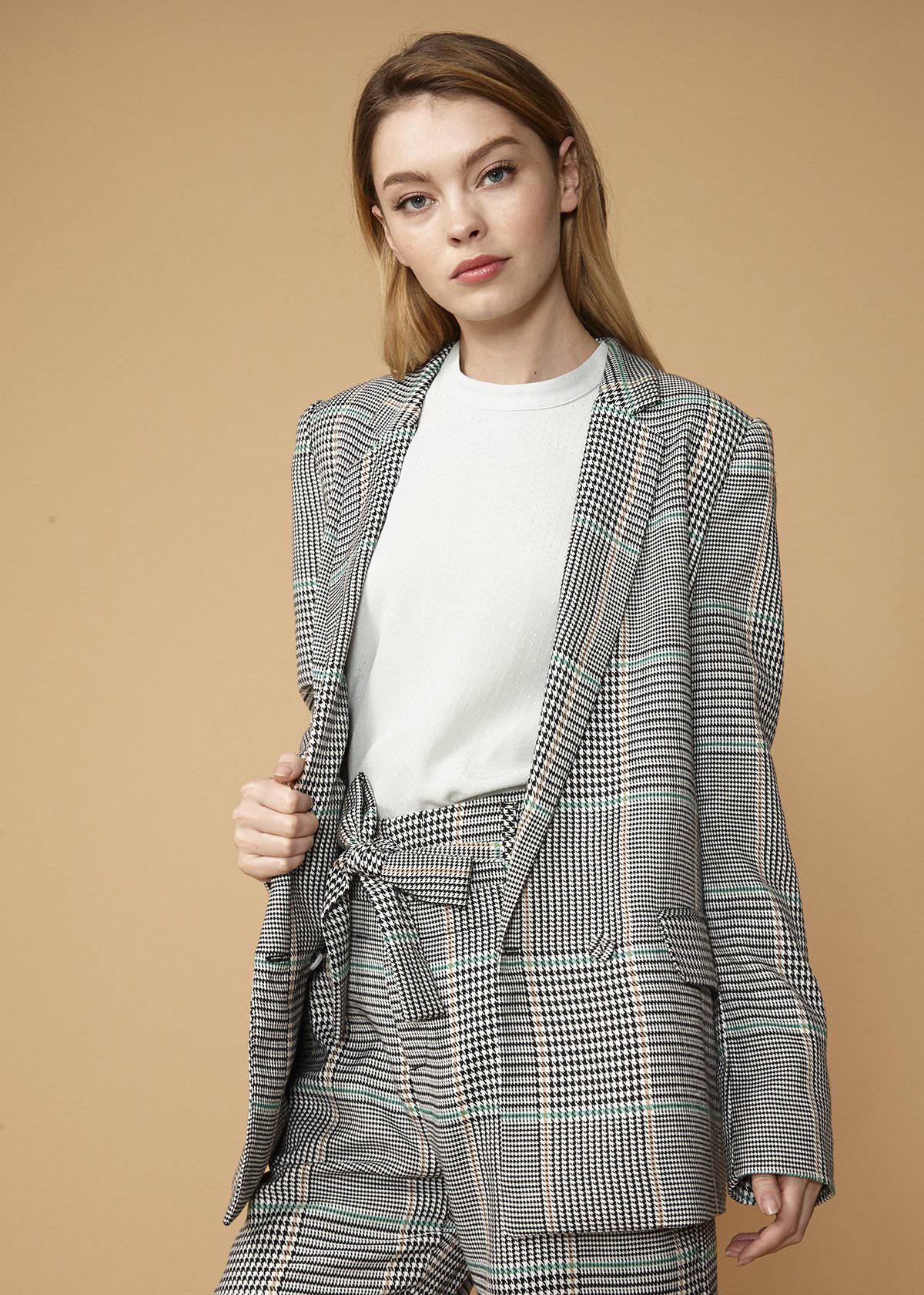 Women's Glen Plaid Blazer in Fall Glen featuring a semi double-breasted design and two front pockets, made from houndstooth plaid fabric.