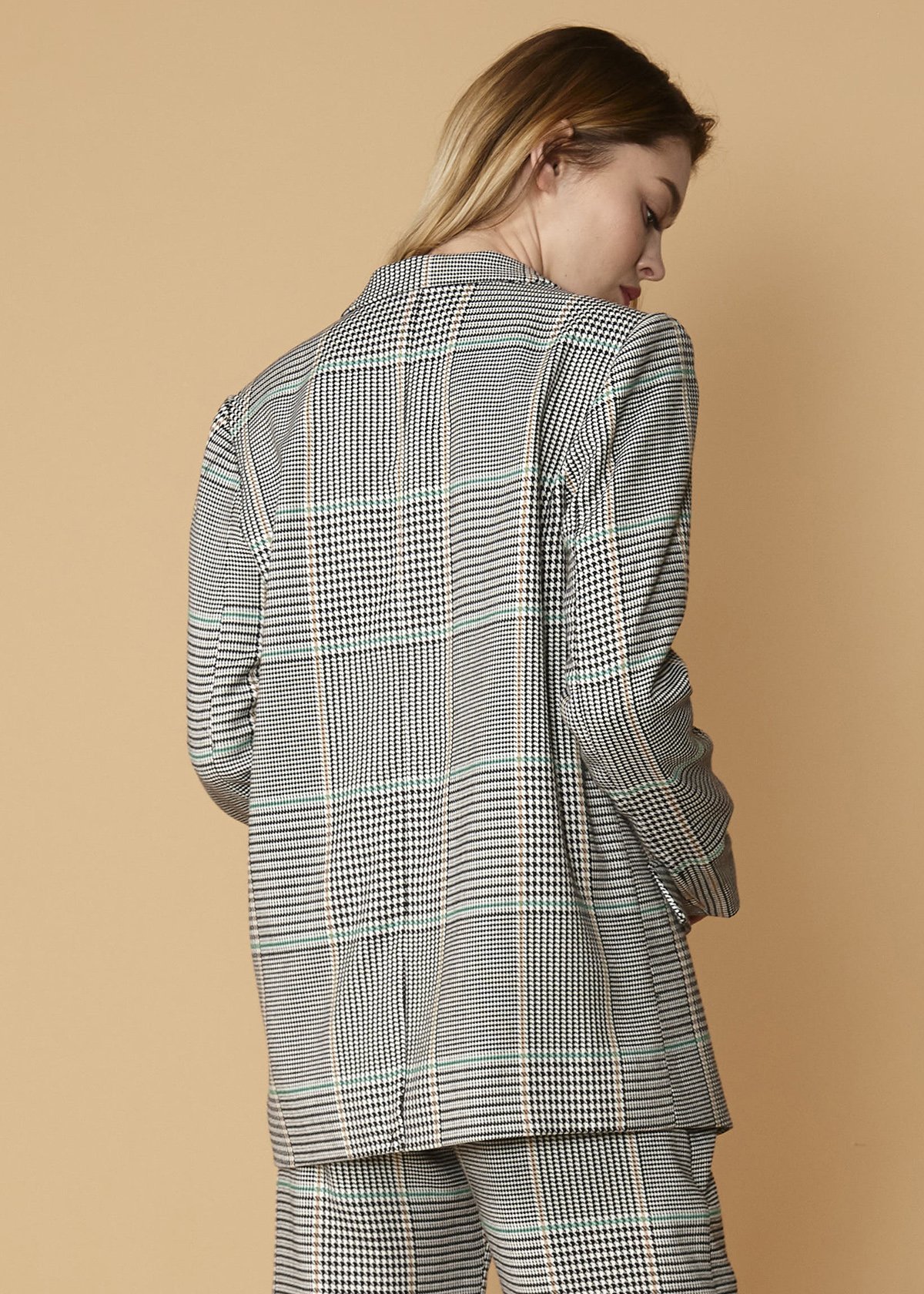Women's Glen Plaid Blazer in Fall Glen featuring a semi double-breasted design and two front pockets, made from houndstooth plaid fabric.