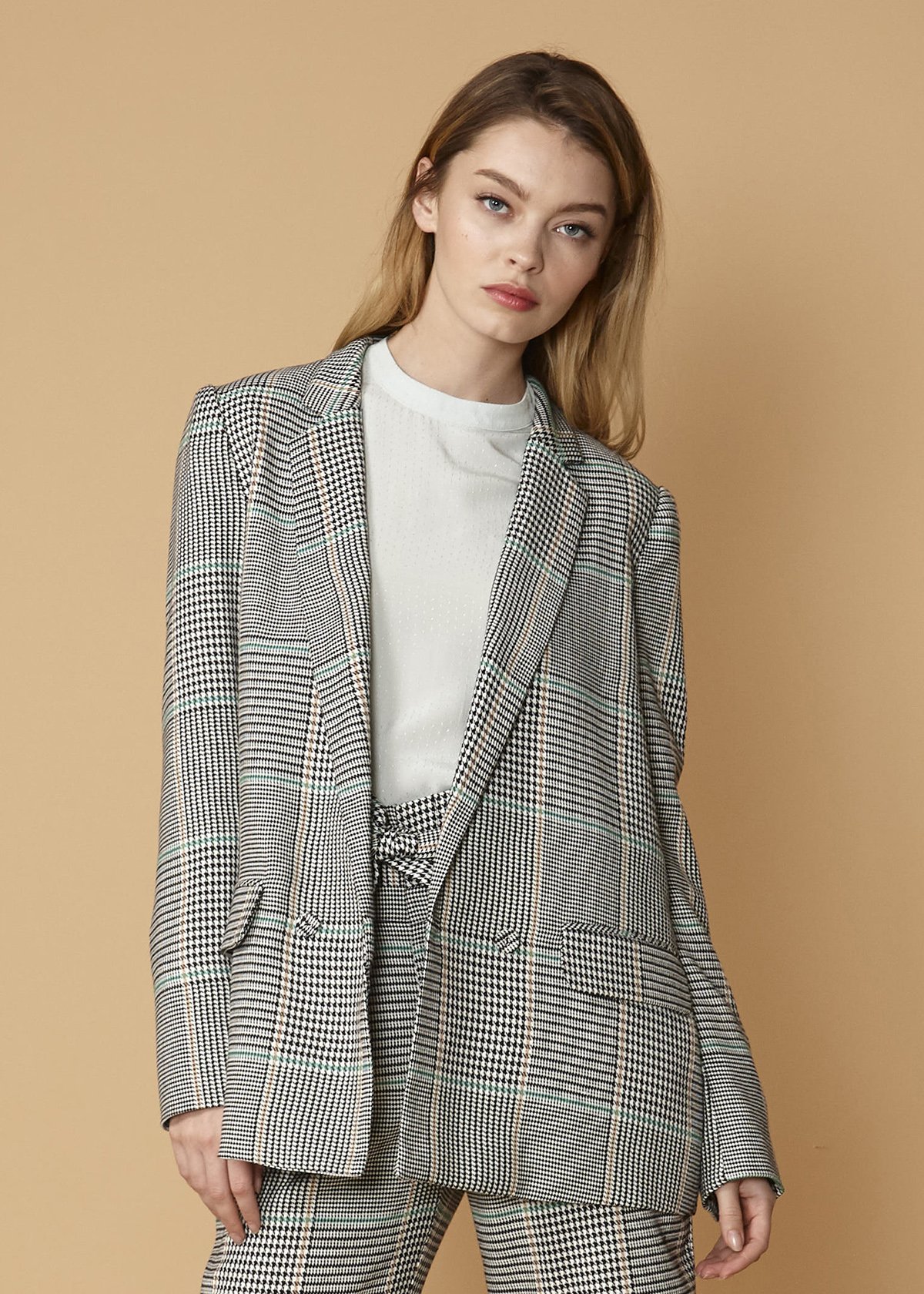 Women's Glen Plaid Blazer in Fall Glen featuring a semi double-breasted design and two front pockets, made from houndstooth plaid fabric.