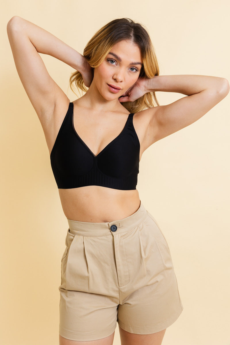 Body Make Up Smooth Wire-free Bra in a soft fabric, showcasing its seamless design and wire-free support, perfect for all-day comfort.