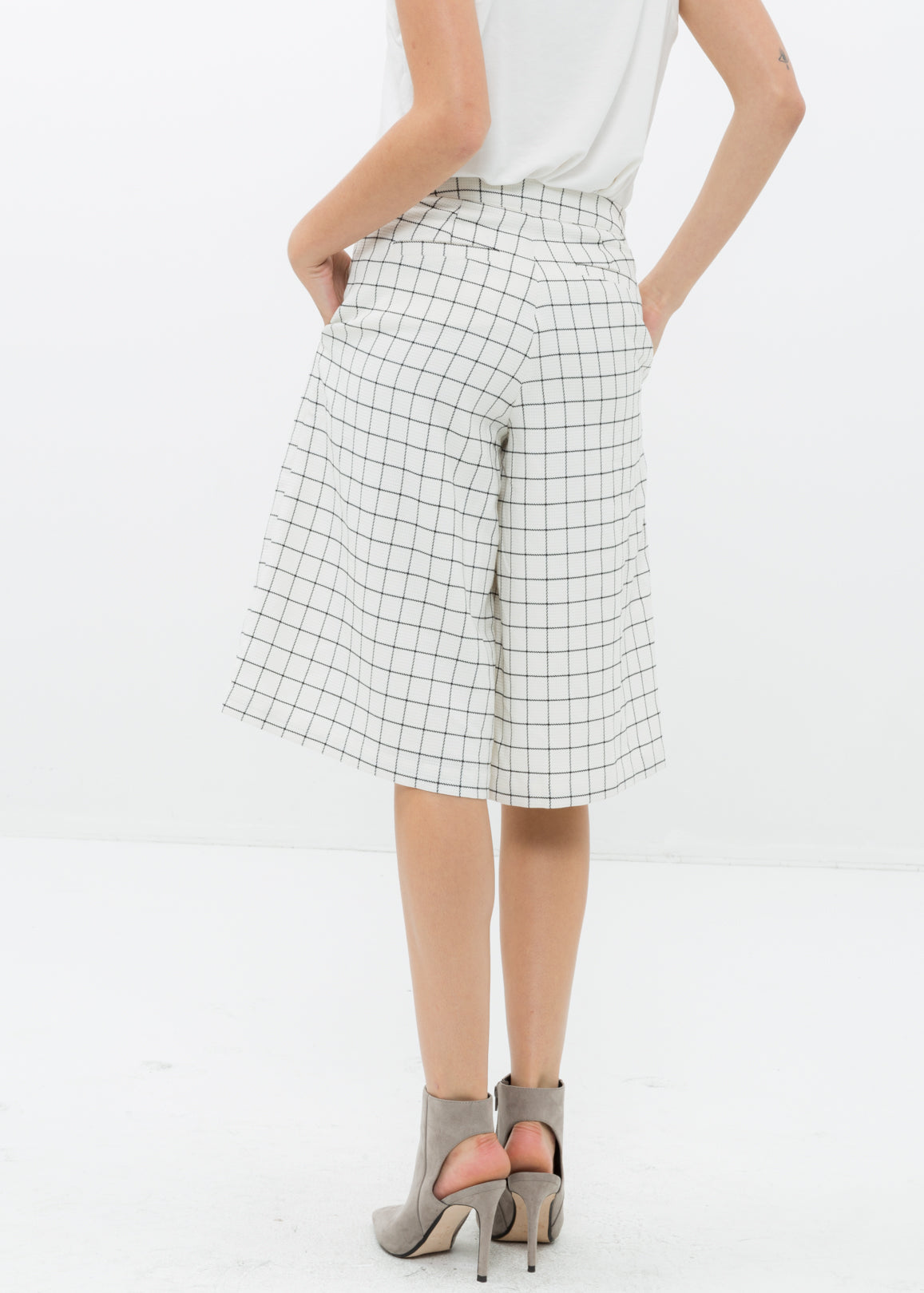 A pair of women's wide leg pants in square jacquard pattern, featuring pleated inseam and hidden side pockets.