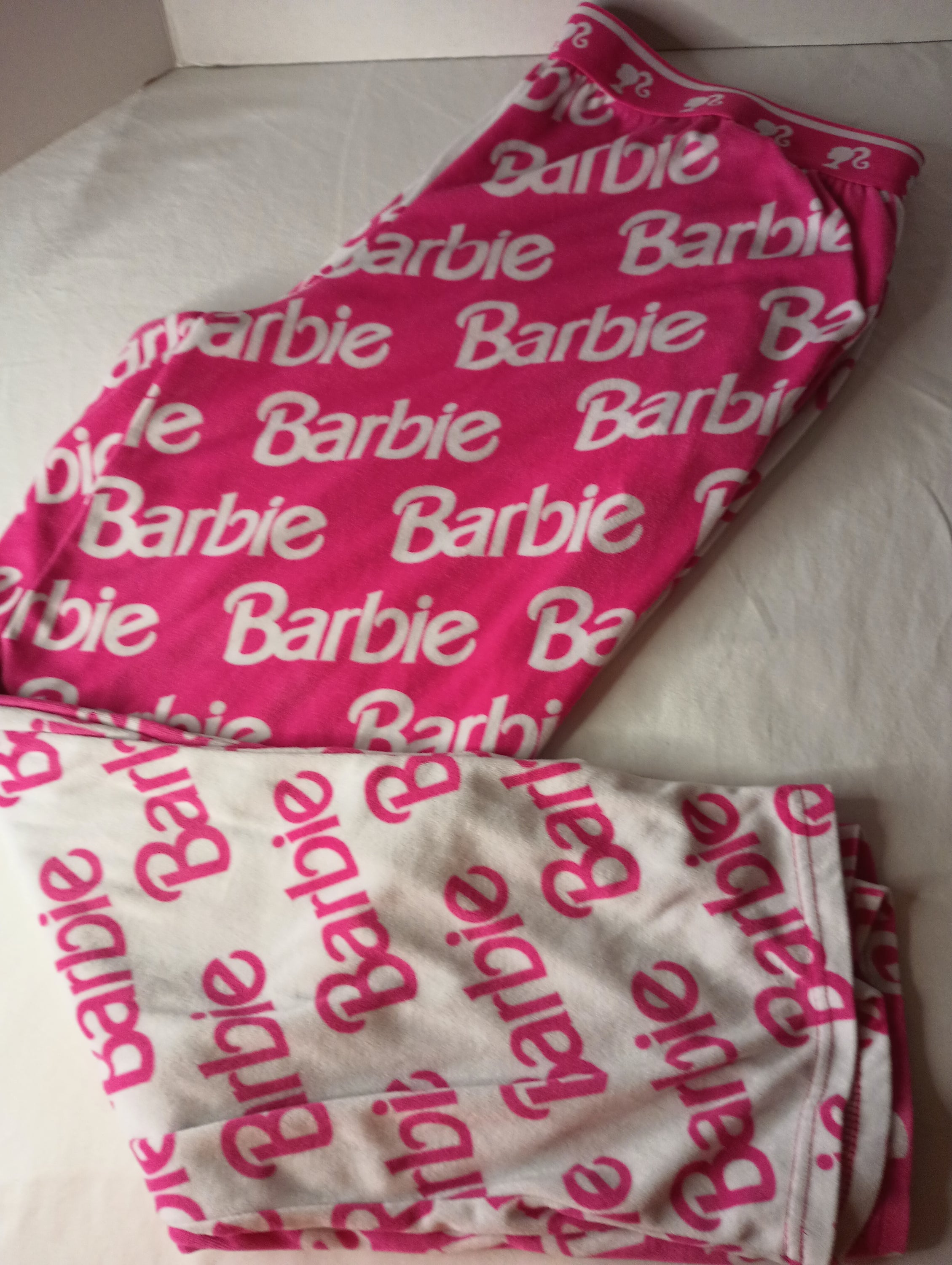 BARBIE Sleep Pants XL in vivid white and fuchsia, made from 100% polyester, perfect for lounging or sleeping.