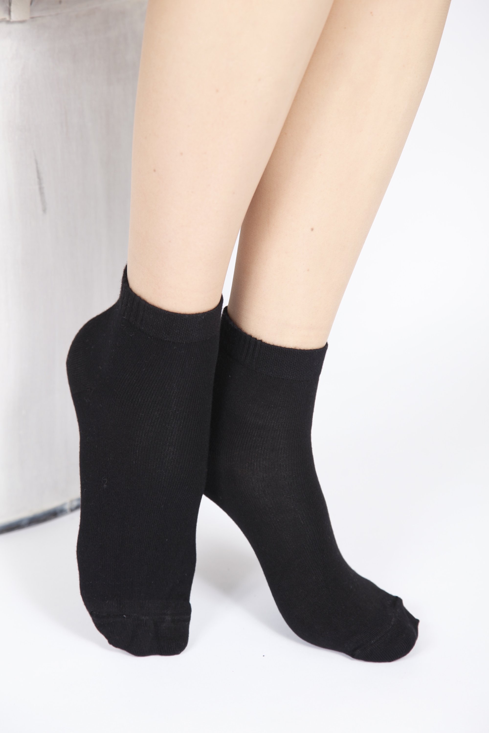 BAMBUS women's black socks made from bamboo viscose, featuring a low-cut design for stylish comfort.