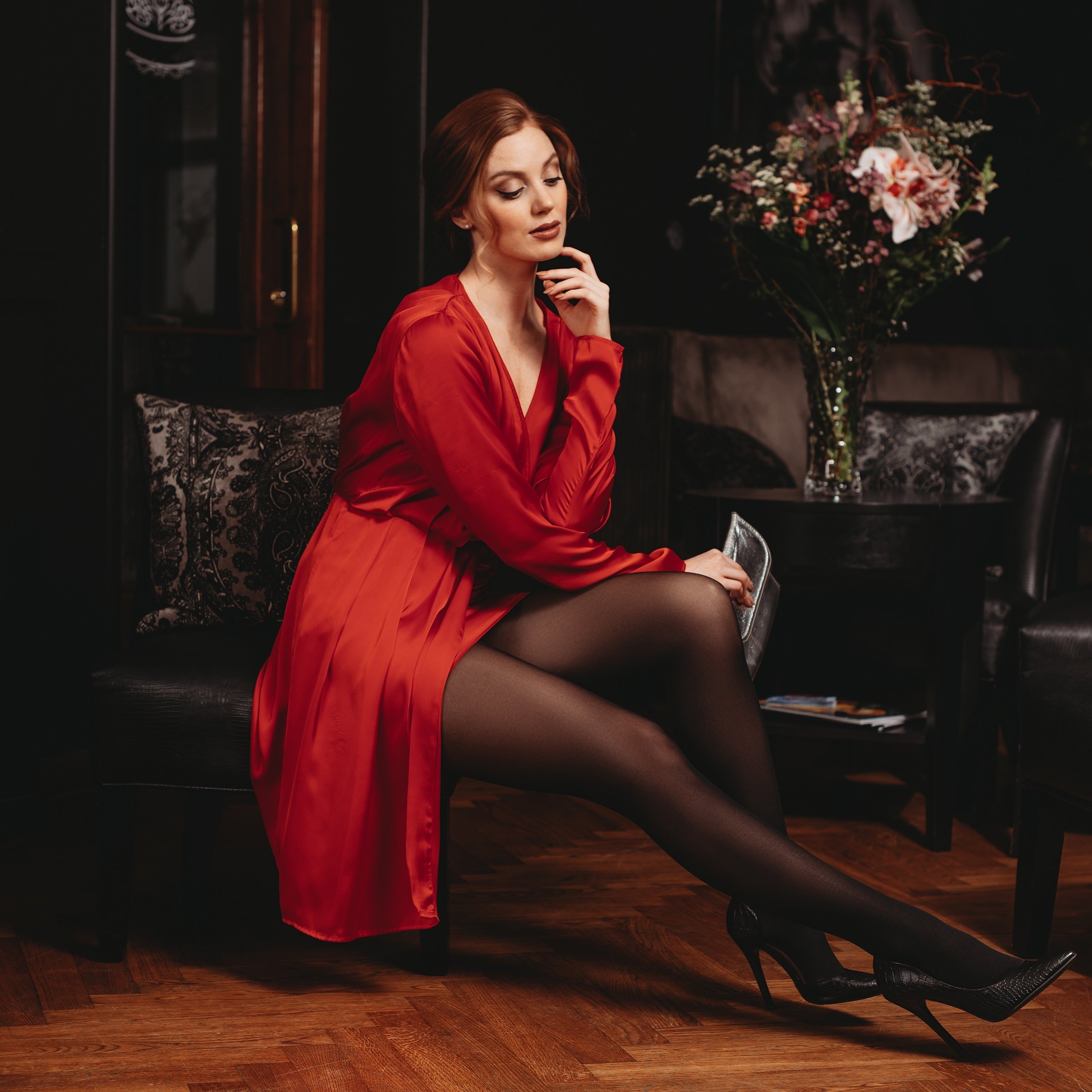 ECOCARE 3D 40DEN black recycled tights for women, showcasing sustainable fashion and comfort.