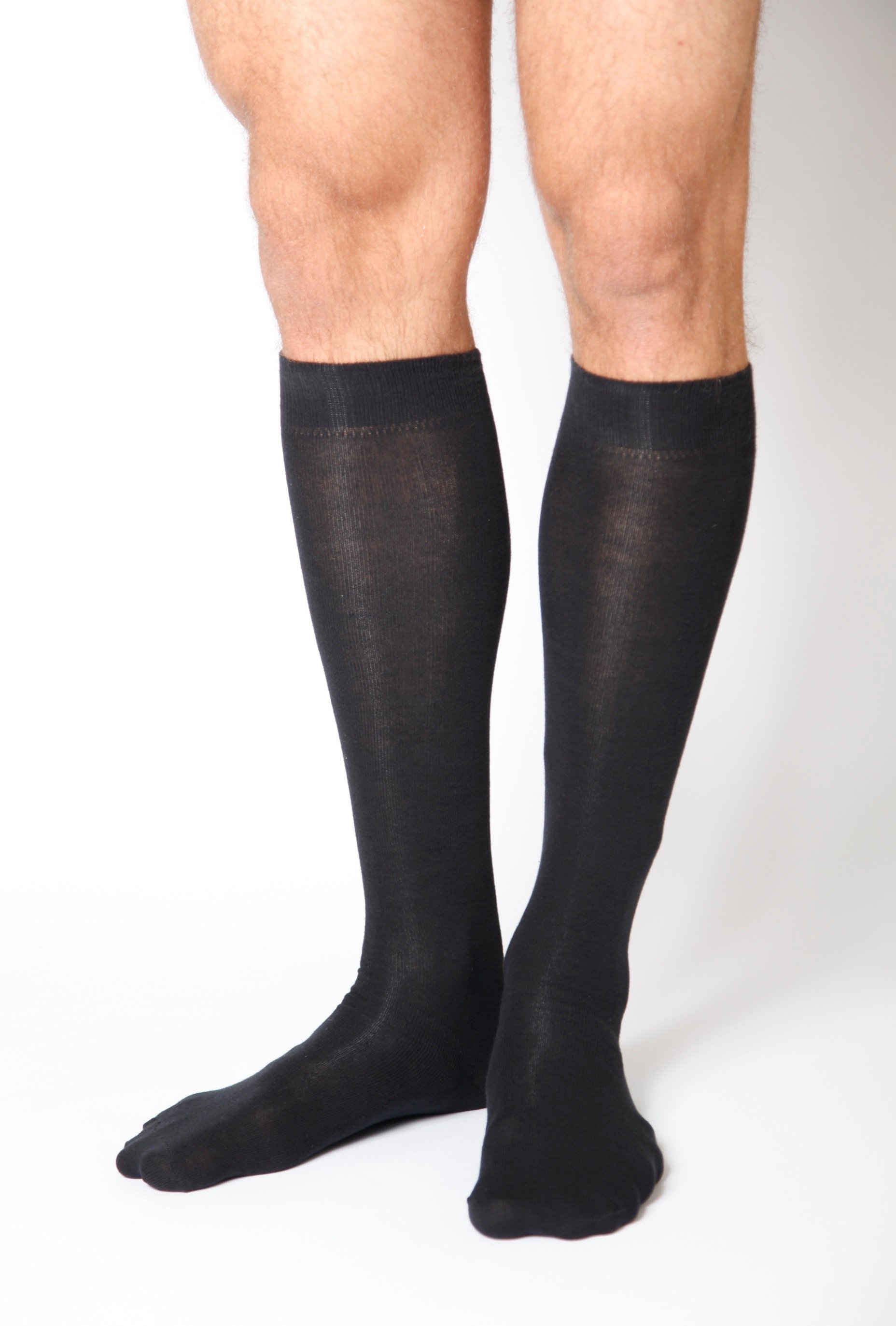 KRISS black cotton knee highs for men with wide ribbing, perfect for folk dancing.