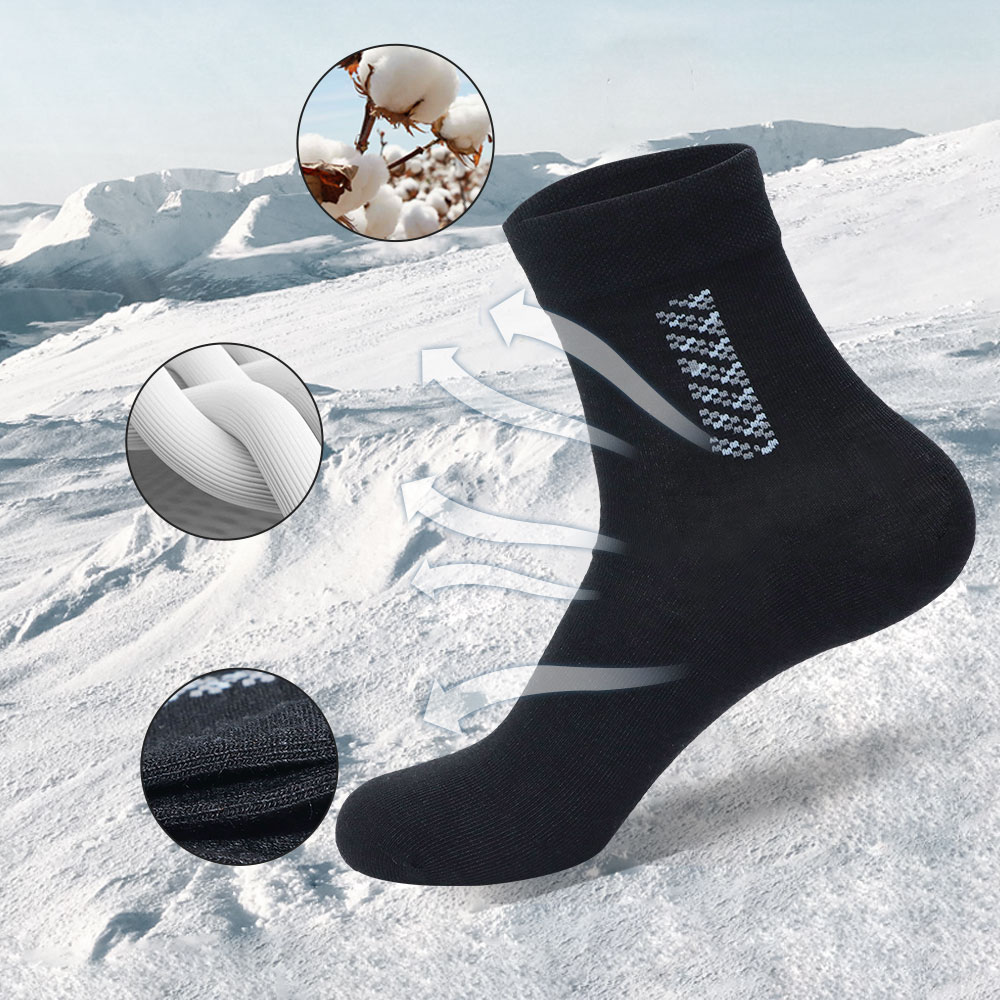 Men's summer thin mid-tube sports socks in black, designed for breathability and comfort during sports activities.