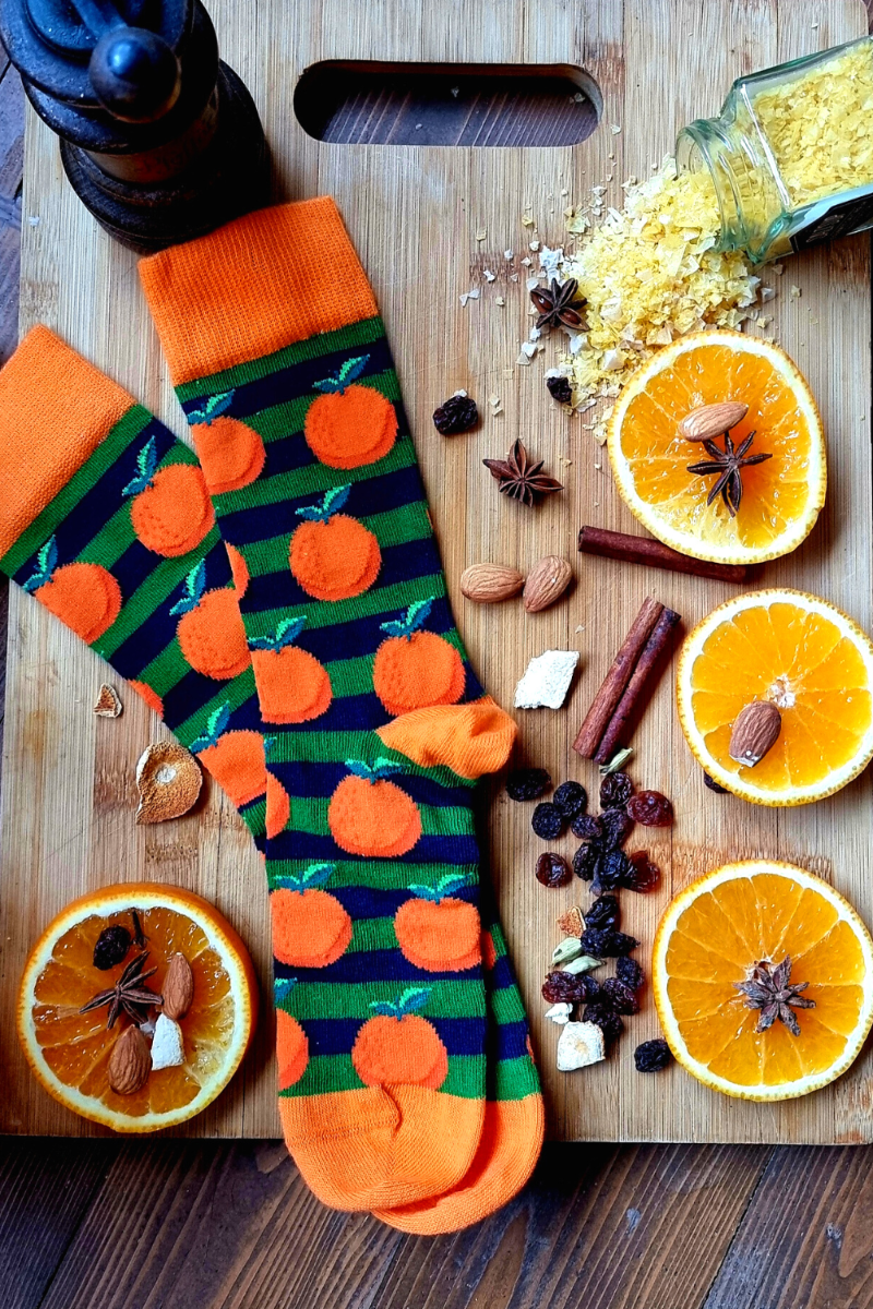 NARANJA orange striped cotton socks featuring a vibrant orange pattern, suitable for both men and women.