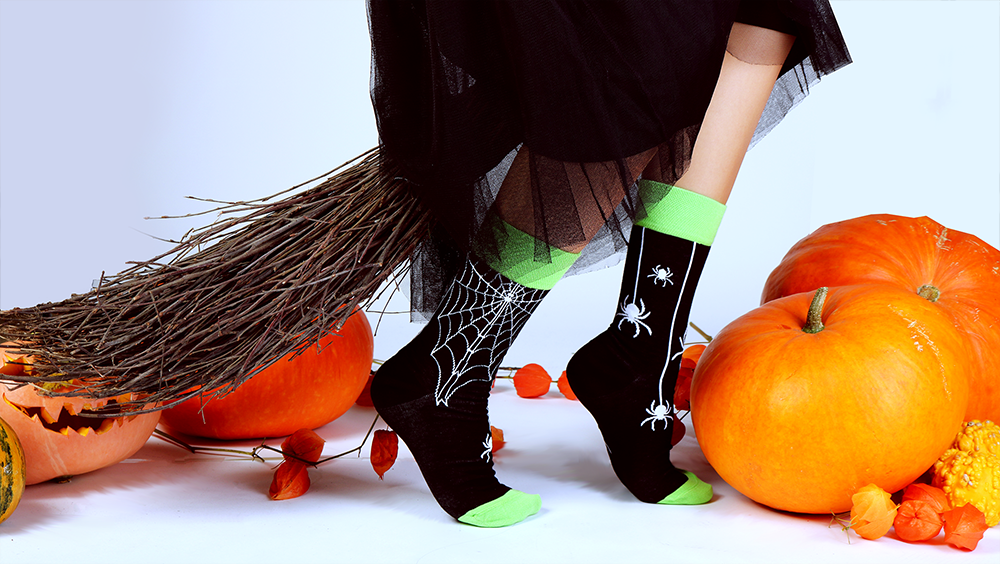 SPIDER Halloween socks featuring a creepy spider and spiderweb pattern in black and green colors, perfect for Halloween celebrations.