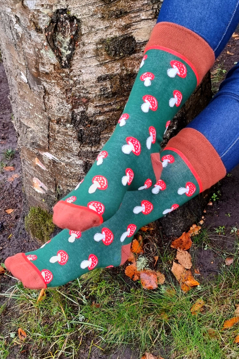VISTO dark green cotton socks featuring whimsical mushroom designs, perfect for casual wear.
