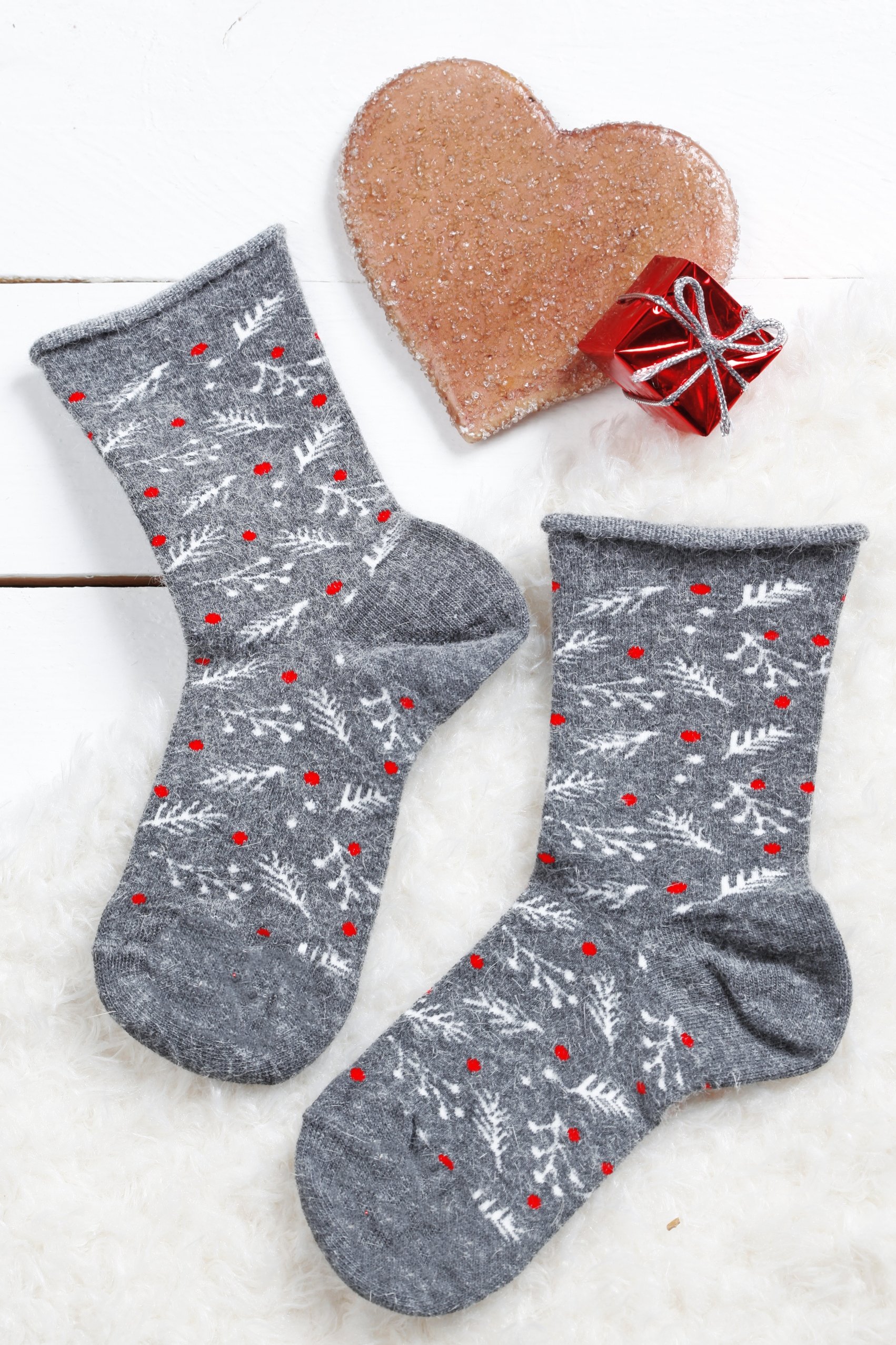 WONDERLAND grey angora socks for children featuring a red and white pattern, perfect for keeping little feet warm.
