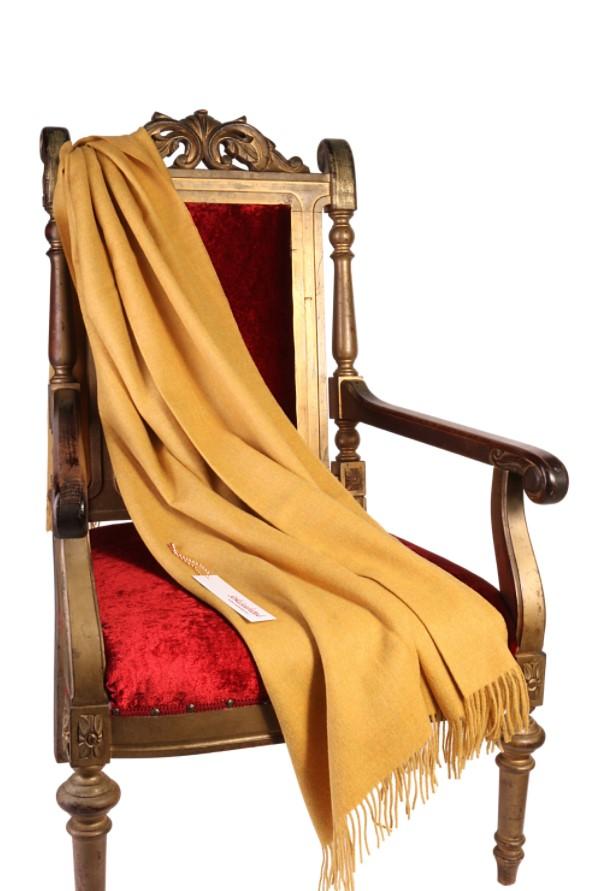 A luxurious yellow alpaca wool plaid, showcasing its soft texture and elegant design, perfect for autumn and winter use.