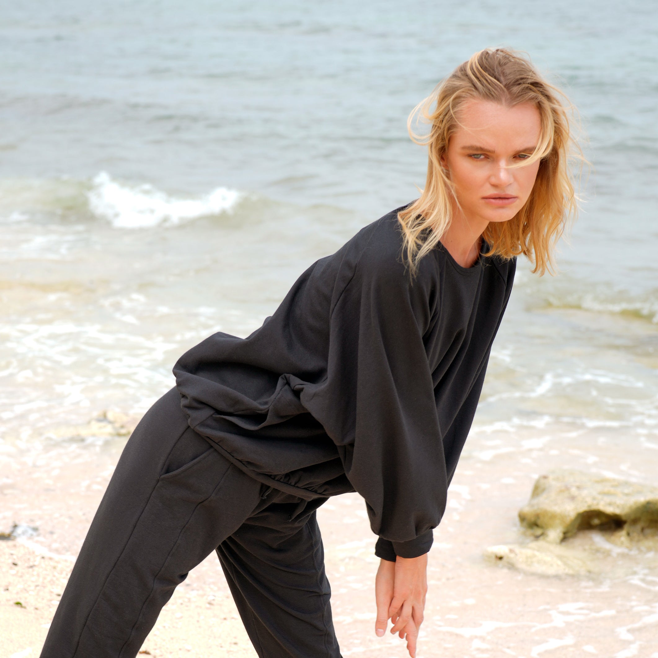 HALEY Bamboo Fleece Sweater in Black, featuring an oversized design, crewneck, and side pockets, made from sustainable bamboo fabric.