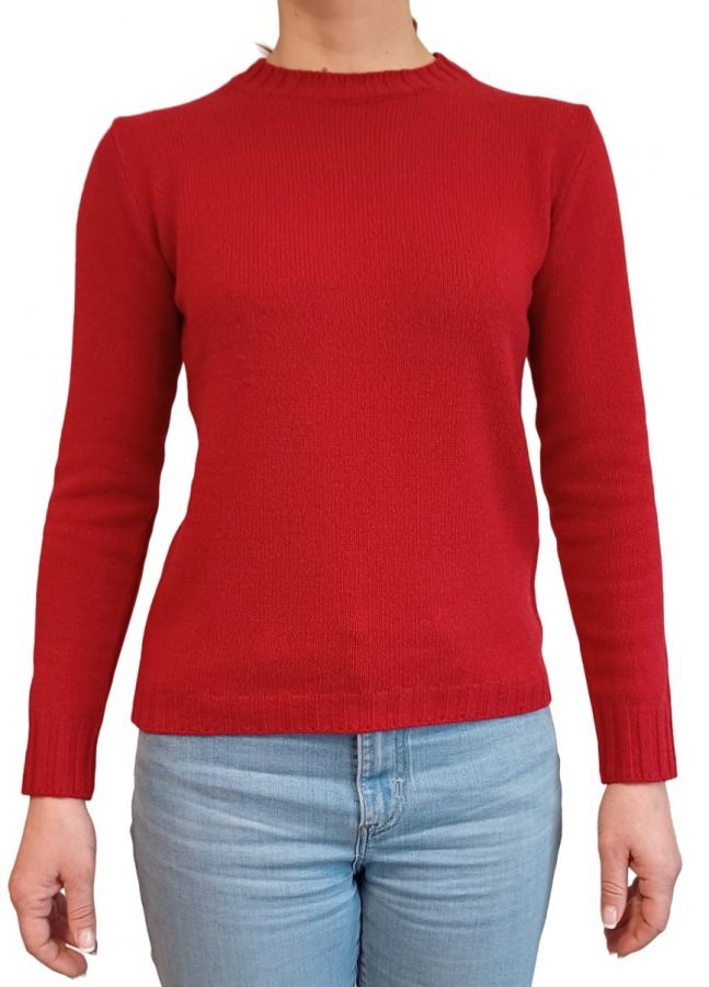 Maglia donna girocollo in cashmere rigenerato, morbida e calda, ideale per l'inverno, con un design elegante e versatile.